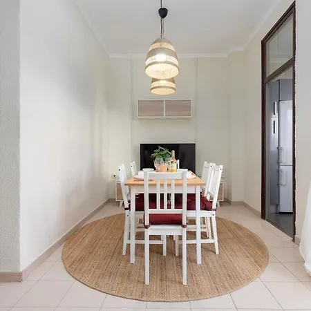 Hogar Tradicional Con Balcon Cerca De La Playa Lejlighed
